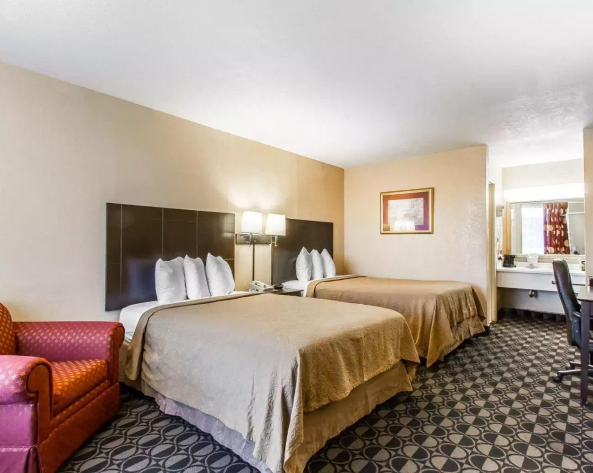 Quality Inn Ada Near University Екстер'єр фото