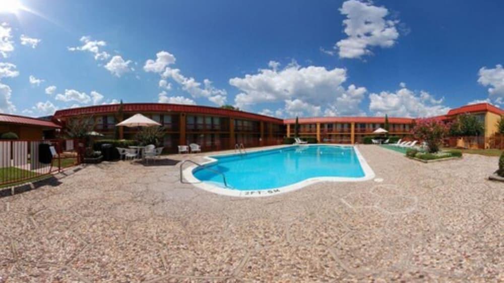 Quality Inn Ada Near University Екстер'єр фото
