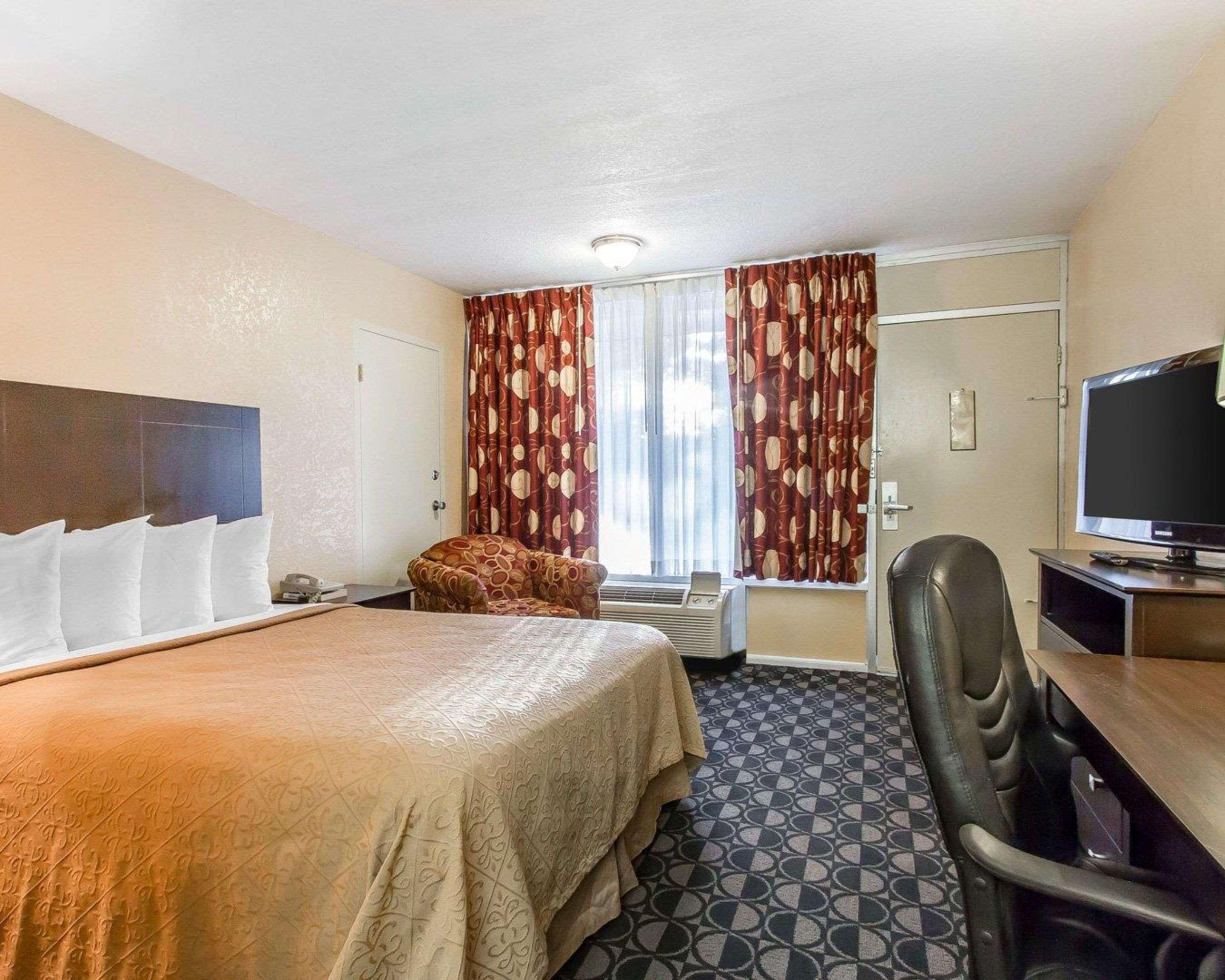 Quality Inn Ada Near University Екстер'єр фото