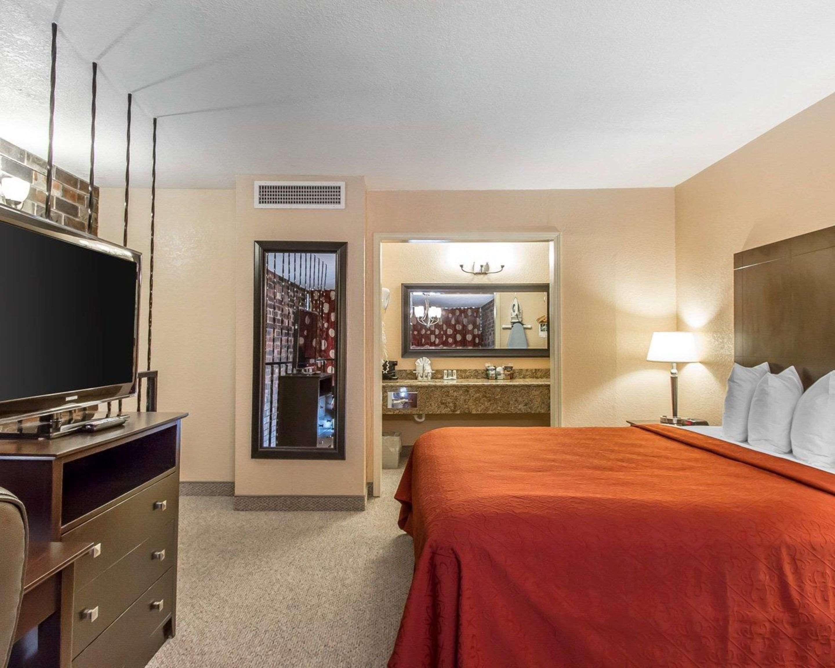 Quality Inn Ada Near University Екстер'єр фото