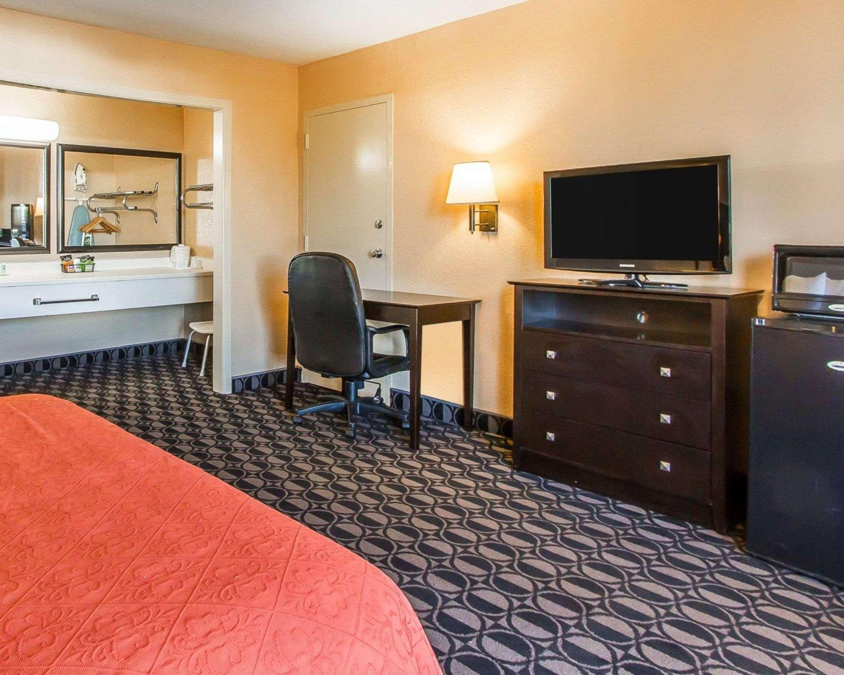 Quality Inn Ada Near University Екстер'єр фото