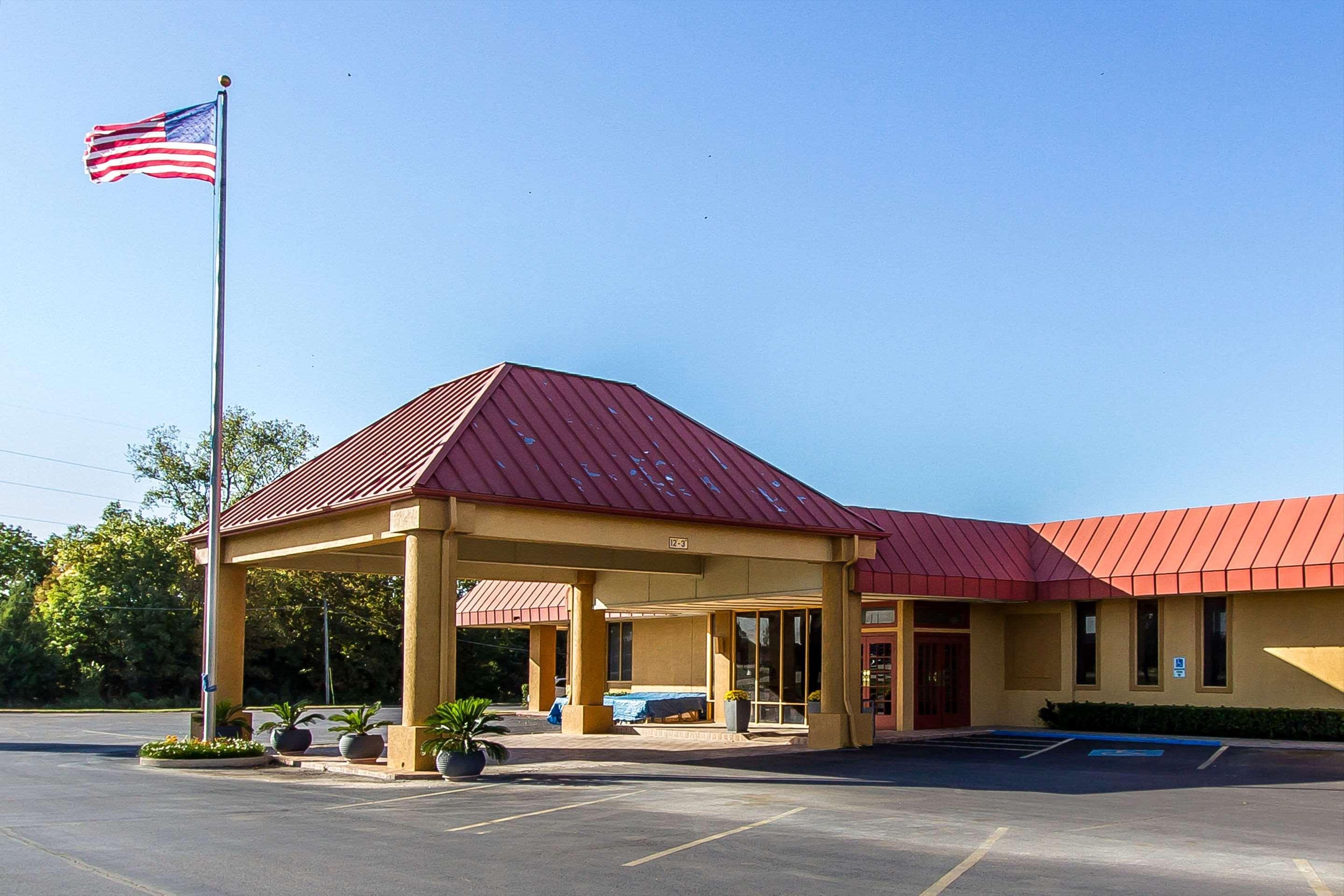 Quality Inn Ada Near University Екстер'єр фото