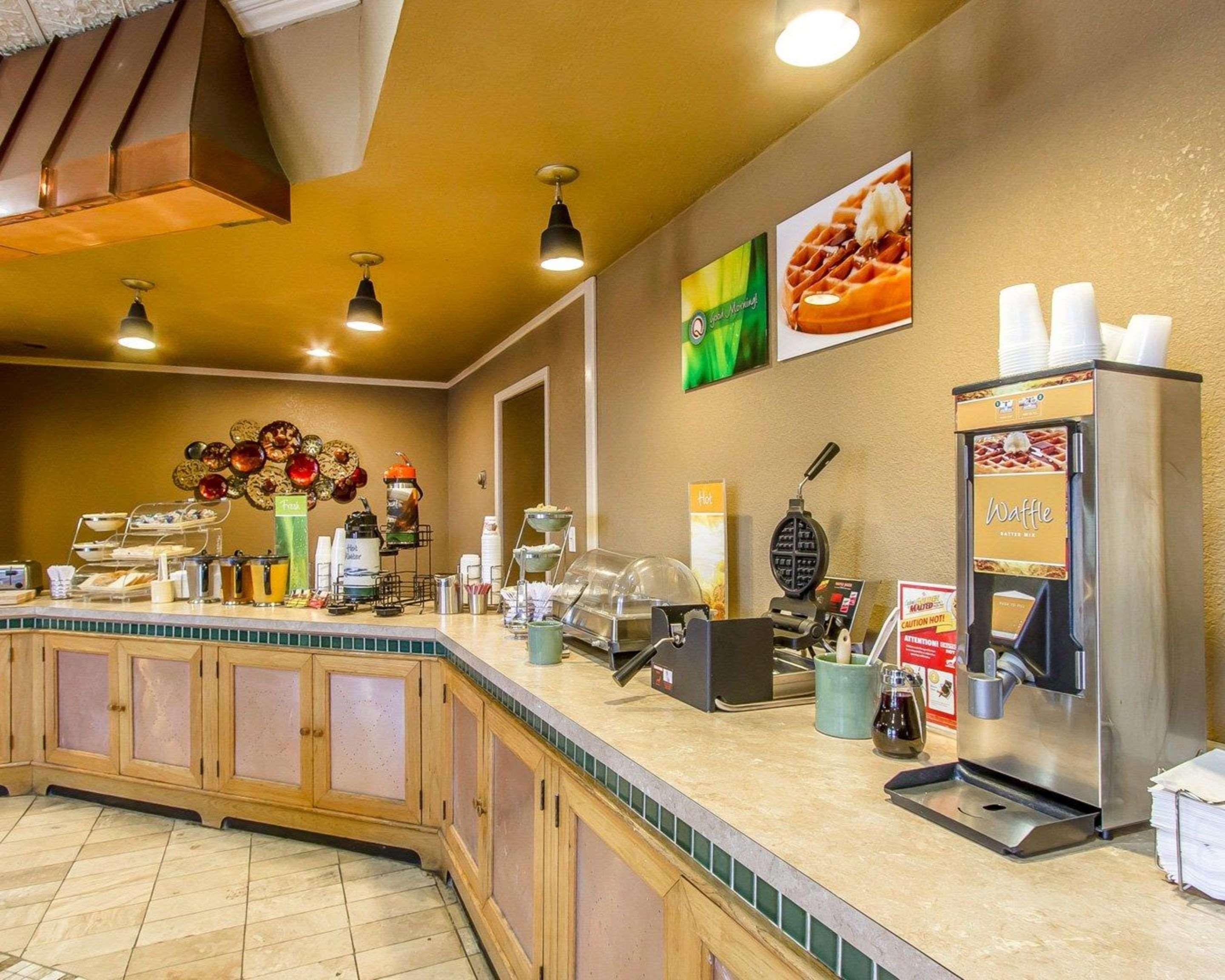 Quality Inn Ada Near University Екстер'єр фото