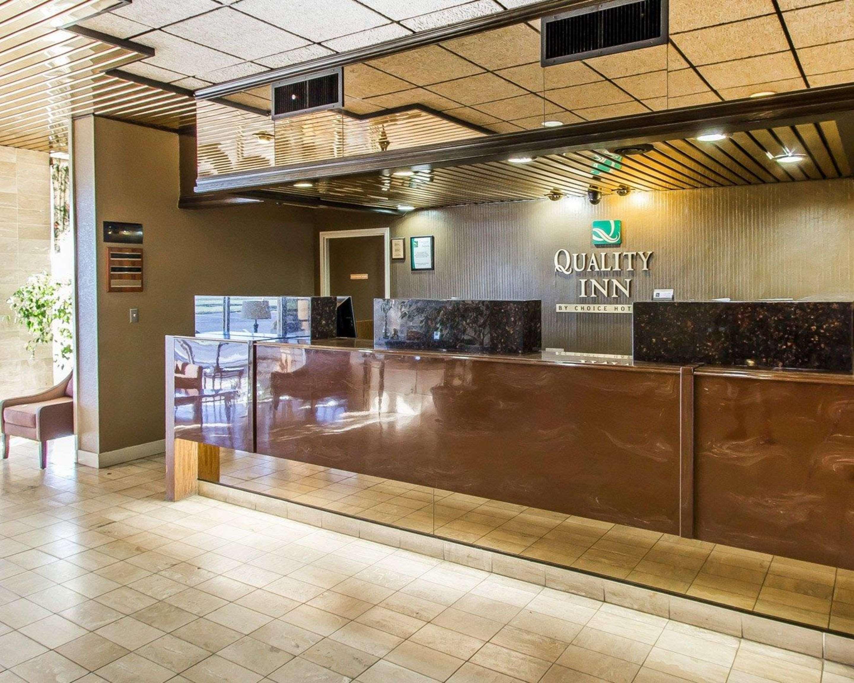 Quality Inn Ada Near University Екстер'єр фото