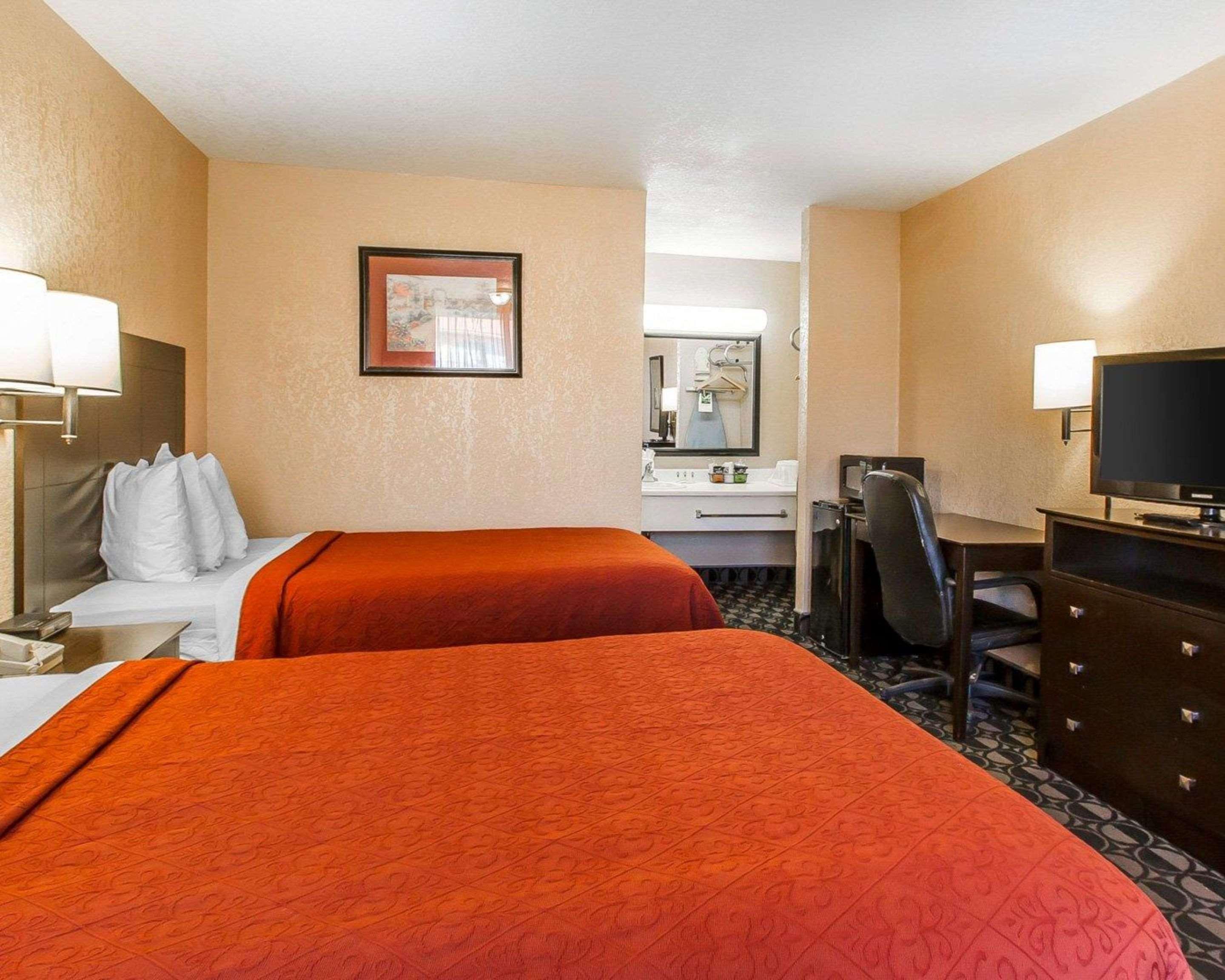 Quality Inn Ada Near University Екстер'єр фото