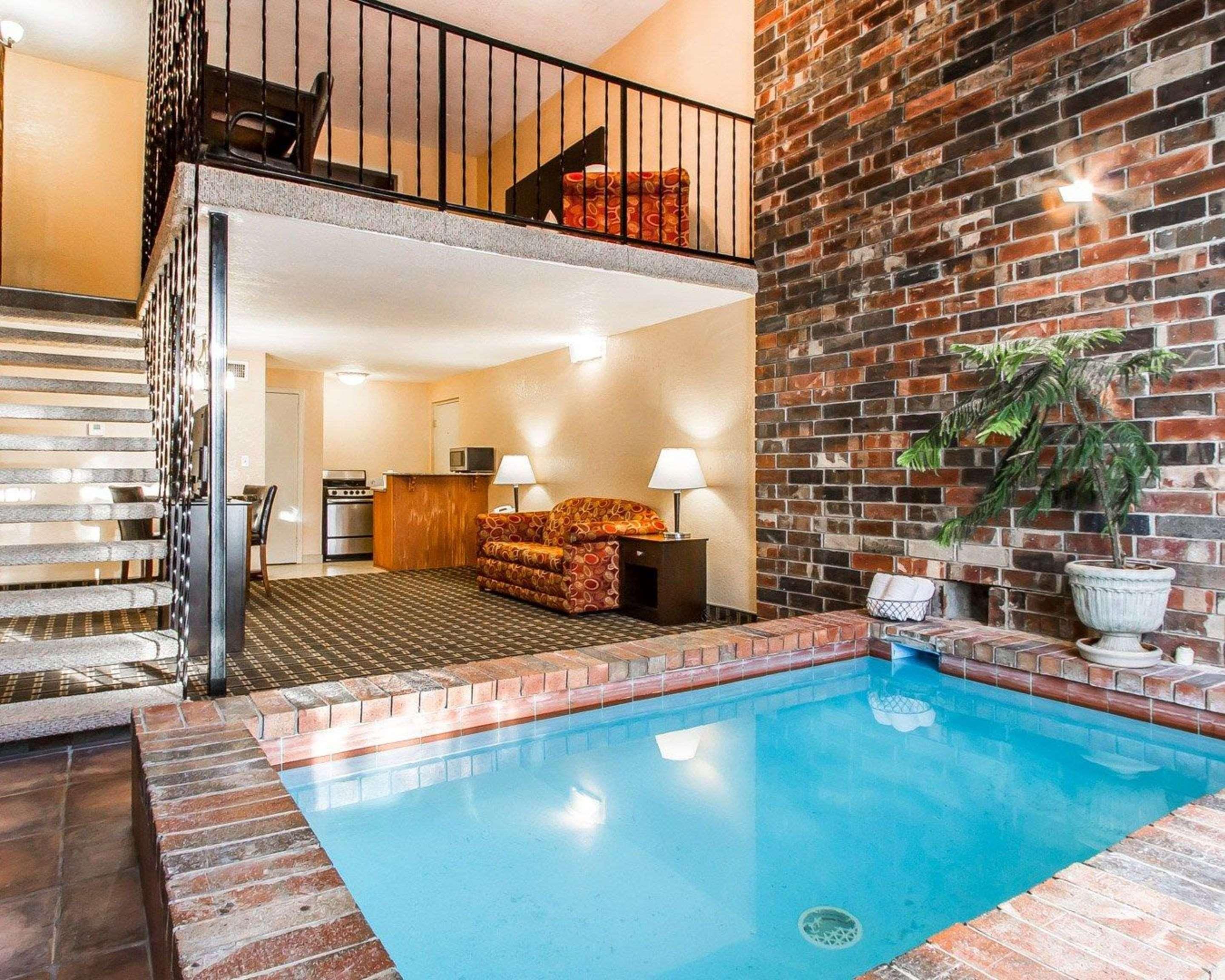 Quality Inn Ada Near University Екстер'єр фото