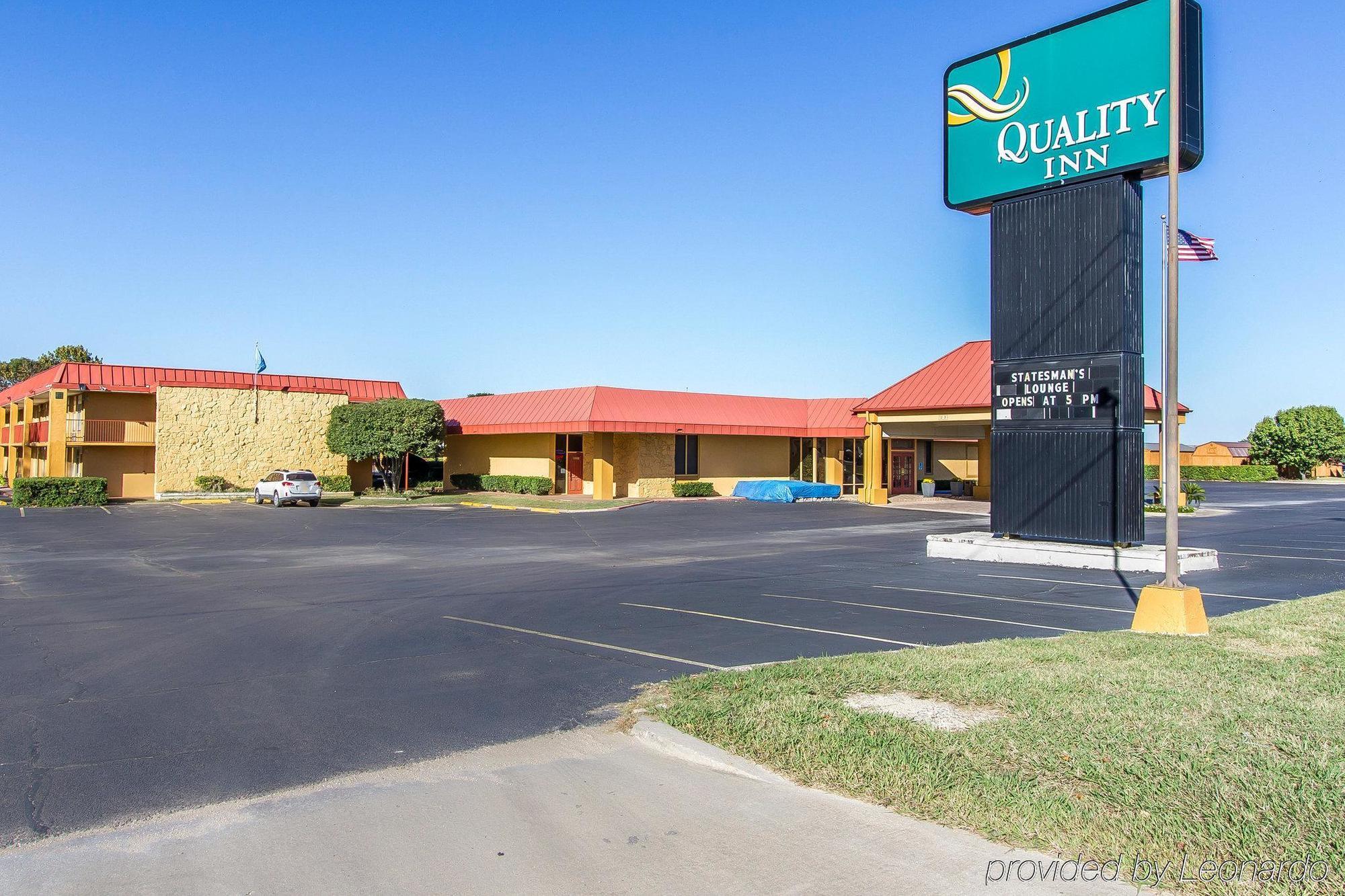 Quality Inn Ada Near University Екстер'єр фото