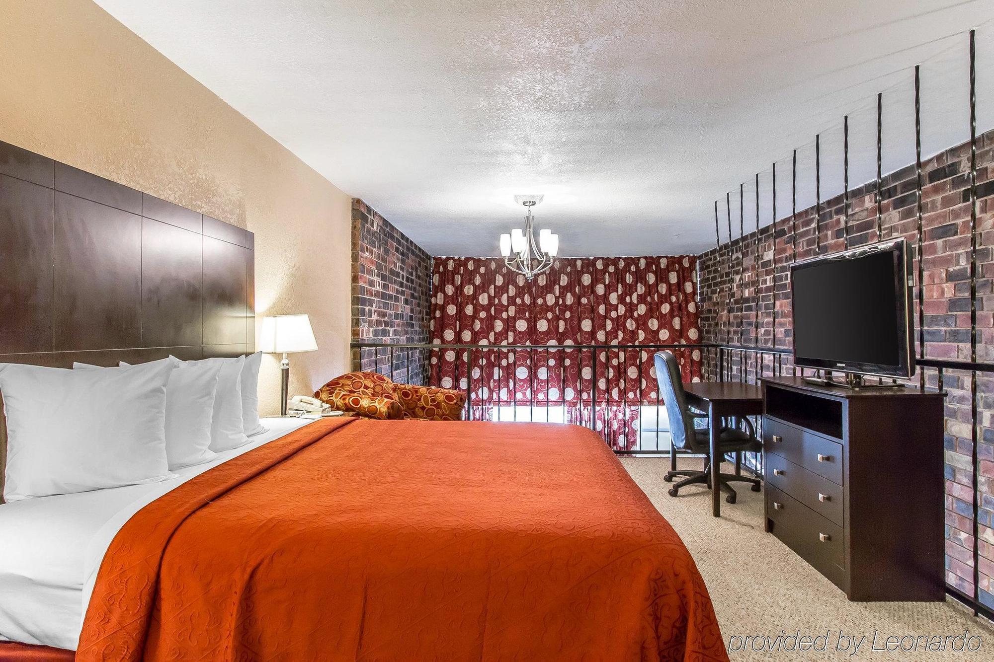 Quality Inn Ada Near University Екстер'єр фото