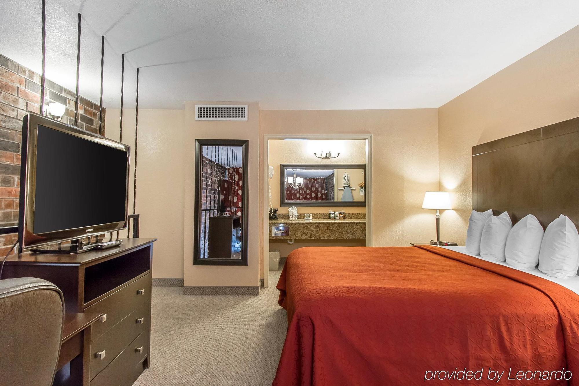 Quality Inn Ada Near University Екстер'єр фото