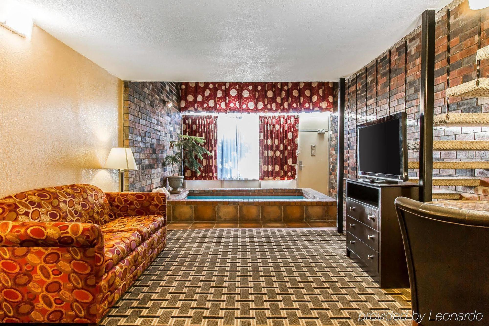 Quality Inn Ada Near University Екстер'єр фото