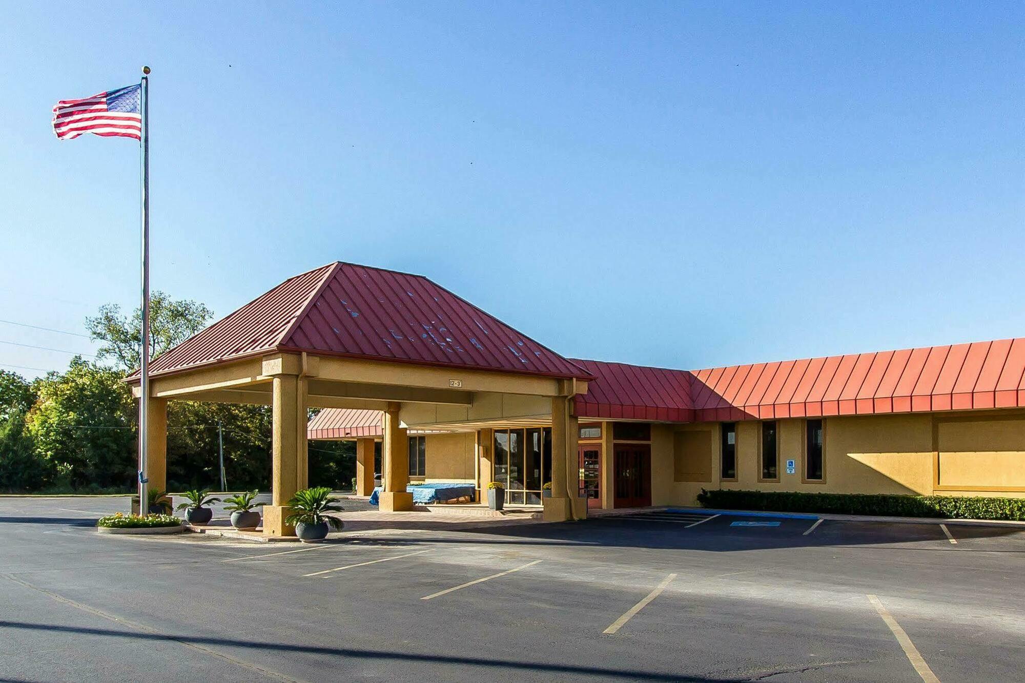 Quality Inn Ada Near University Екстер'єр фото